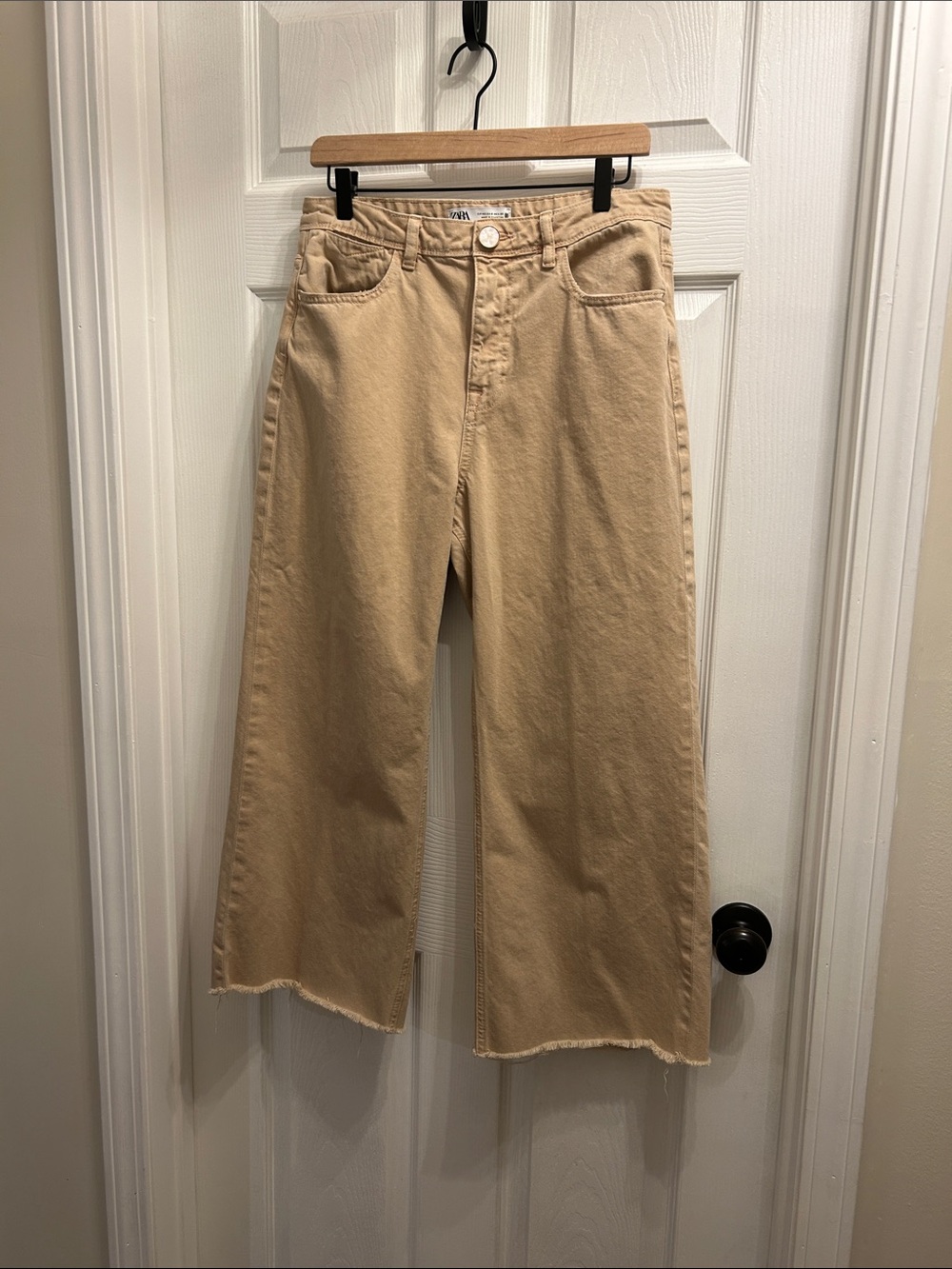 Zara Wide-Leg Jeans in Light Beige